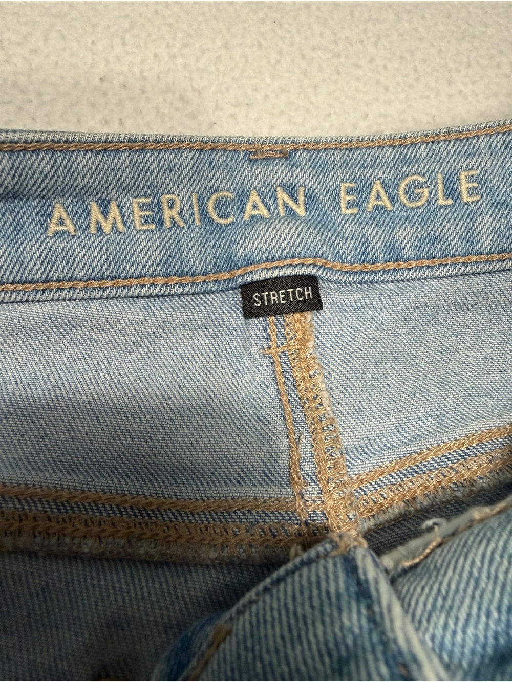 2/$30 American Eagle Light Wash Mom Straight Distressed Jeans Size 6 R #2448 - Picture 6 of 8